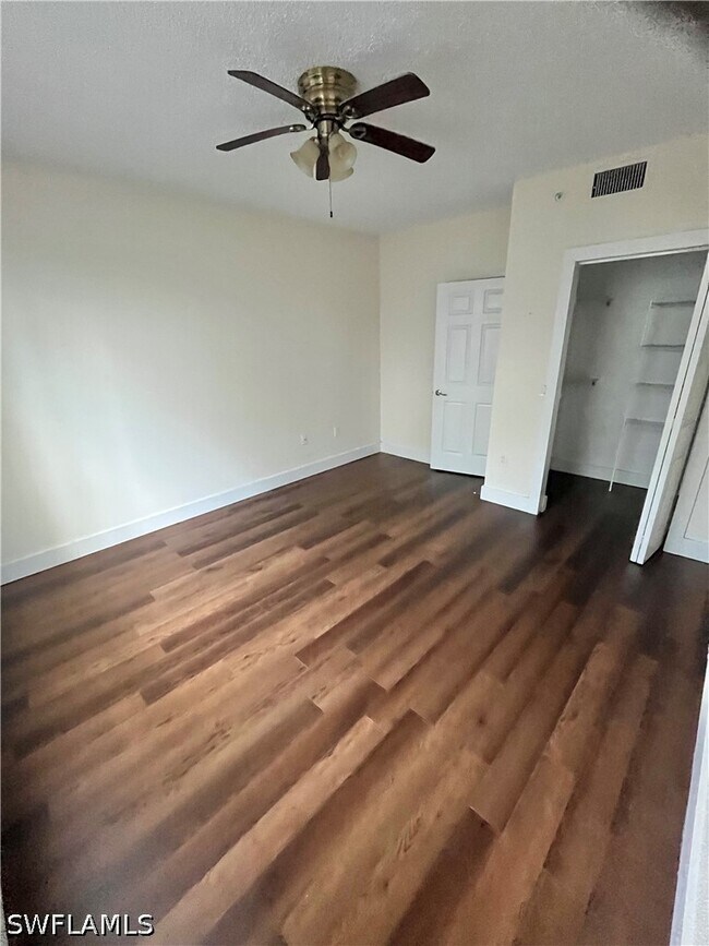 Foto del edificio - 1115 Reserve Ct