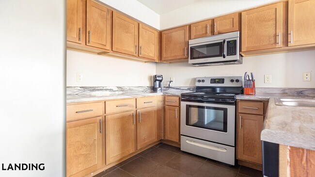 Foto del edificio - 701 W 101st Pl S