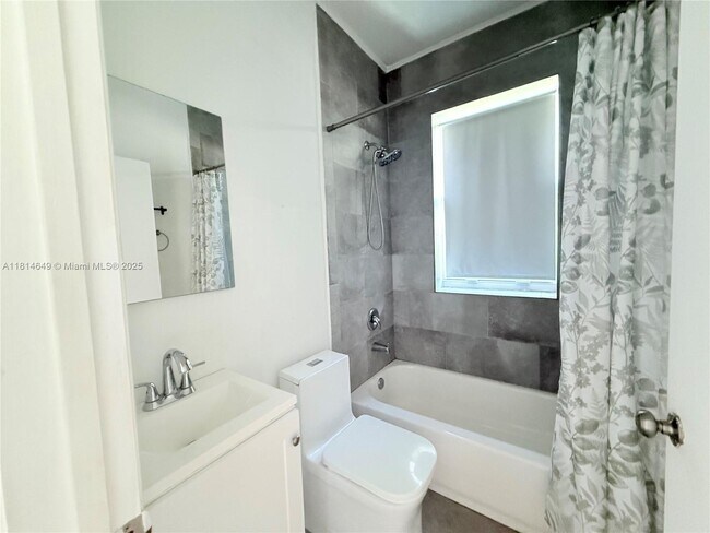 Foto del edificio - 402 NW 12th Ave