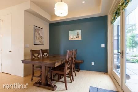 Building Photo - 3 br, 2.5 bath Townhome - 2101 Quitman St