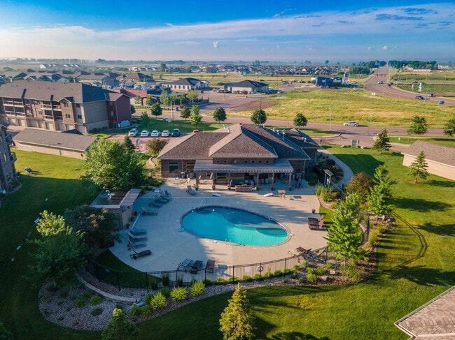 Building Photo - The Villas at Canyon Creek