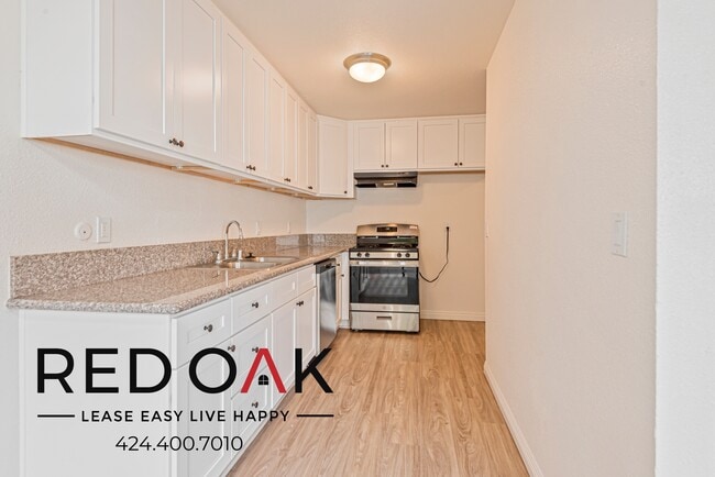 Foto del edificio - 17830 Sherman Way