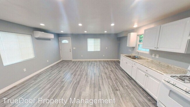 Building Photo - 1 br, 1.5 bath House - 150 W. Olive St.