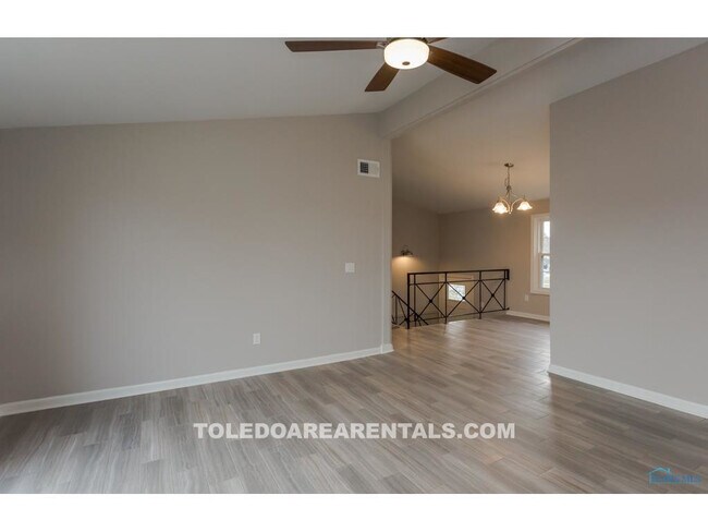 Building Photo - 1245 Whiteside Dr