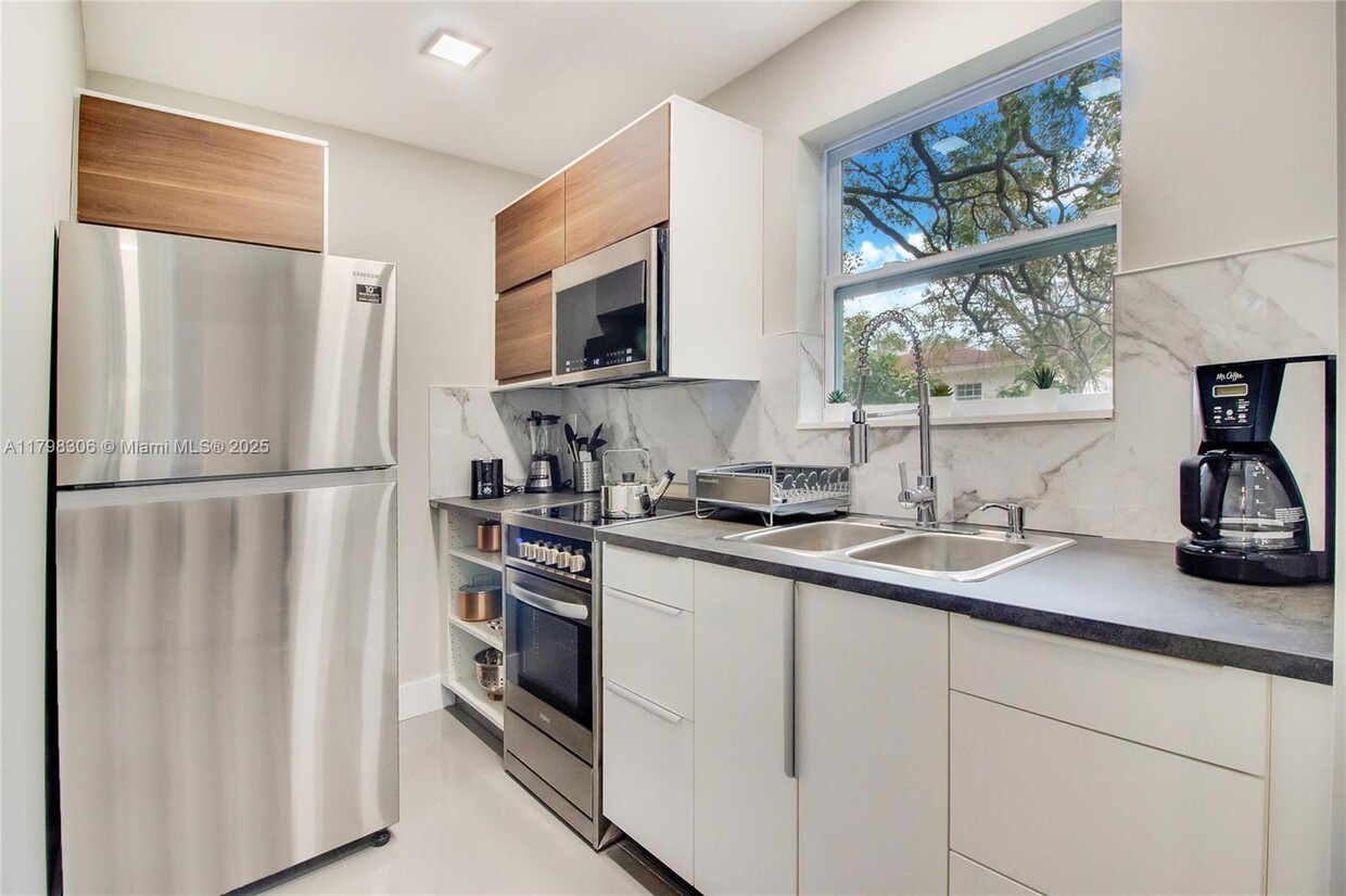Foto principal - 5530 NW 5th Ave