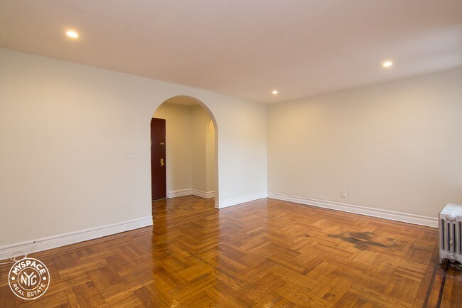 Foto del edificio - 32 Lenox Rd