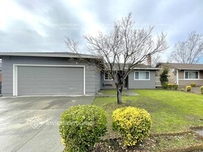 Building Photo - 340 Pembroke Dr