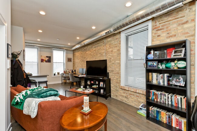 Building Photo - 2354 N Elston Ct
