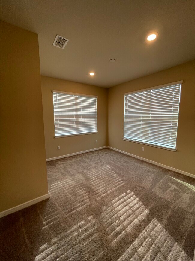 Building Photo - 5408 Log Grove Ln