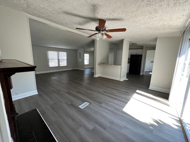 Building Photo - Myrtle Beach - 4 Bed/2 Bath Manufactured Home