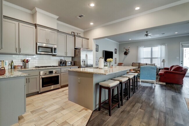 Foto del edificio - 5326 Larkin St