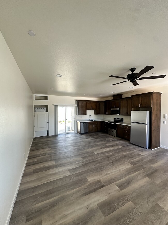 Building Photo - 7653 Skyway