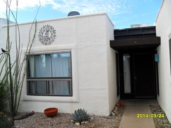 Foto del edificio - Age 55 - UNFURNISHED TOWNHOUSE