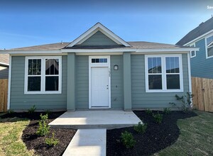 Building Photo - 1628 Arbor Knot Dr