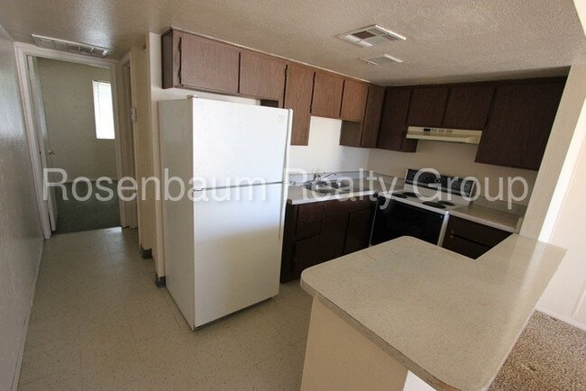 Foto del edificio - 936 E Roma Ave