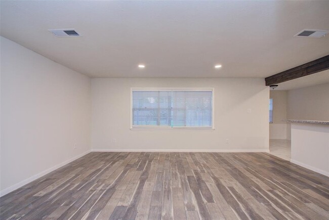 Building Photo - 9726 La Vista Dr