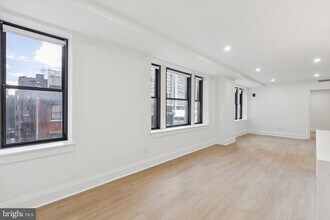 Building Photo - 135 S 19th St