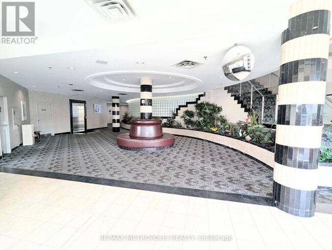 Photo du bâtiment - 2550 Lawrence Ave E