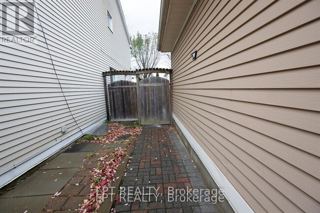 Building Photo - 27 Rockcress Gardens