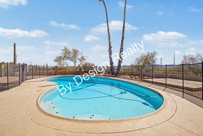 Foto del edificio - Mid Century Ranch Home on 2+ Acres with Private Pool - Mountain & City Views