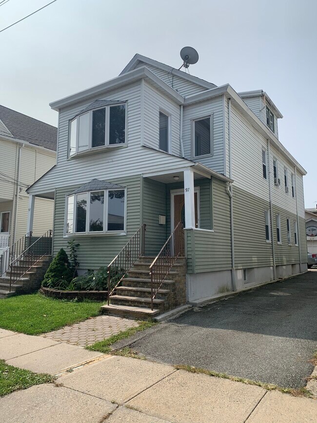 Building Photo - 97 6th Ave