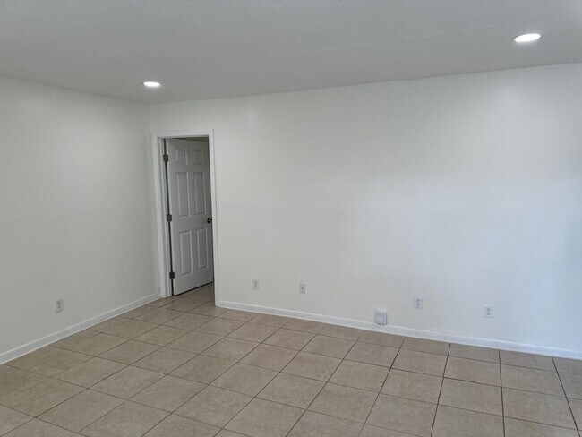Foto del edificio - 1253 White Pine Dr