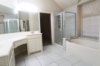 Building Photo - 6006 Country Ridge Dr