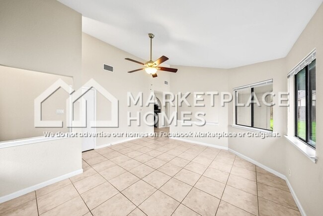 Building Photo - 1001 Greenbriar Loop