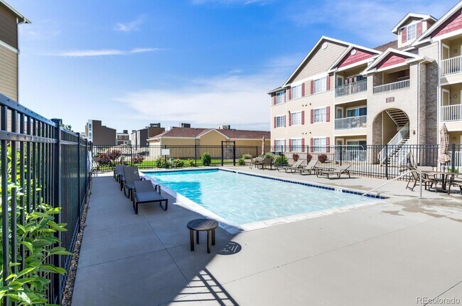 Foto del edificio - Top Floor Penthouse Condo in Cherry Creek School District