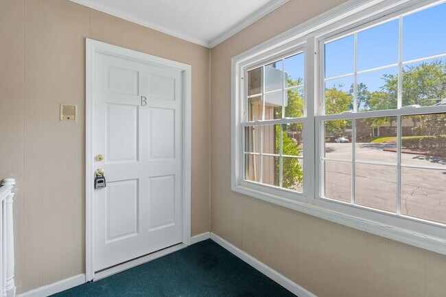 Photo - 325 Winding River Dr Townhome