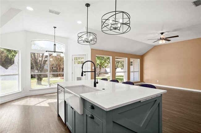 Building Photo - 316 Poppy Cove