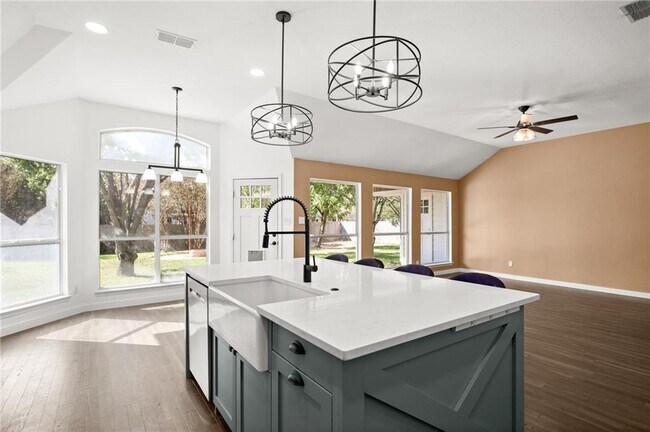 Foto del edificio - 316 Poppy Cove