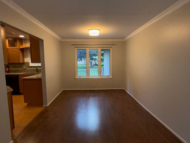 Building Photo - 741 Woods Ct