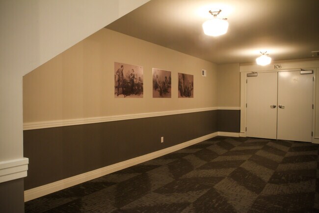 Foto del edificio - 218 E 7th St