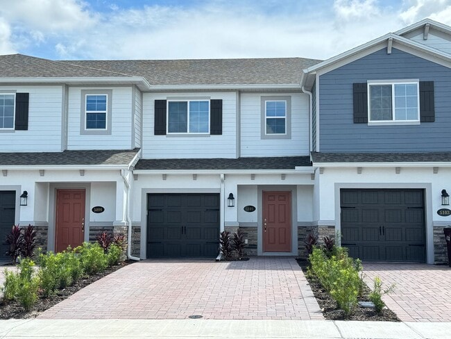 Building Photo - Modern Elegance Meets Comfort: Stunning 3-...