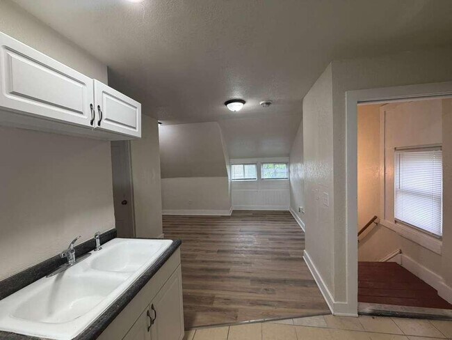Foto del edificio - 2213-2215-2215 N Holton St