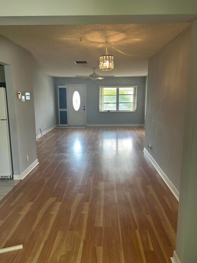 Foto del edificio - 1310 SW 18th Ct