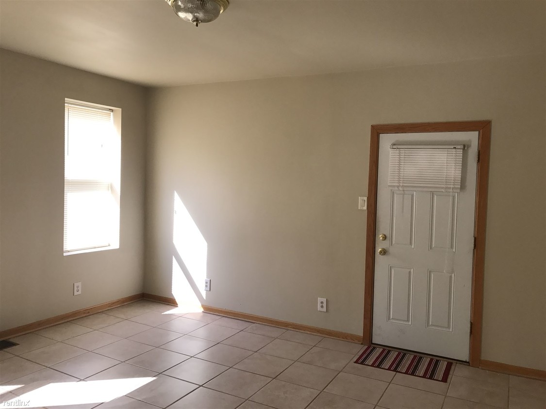 Foto principal - 820 E 106th St