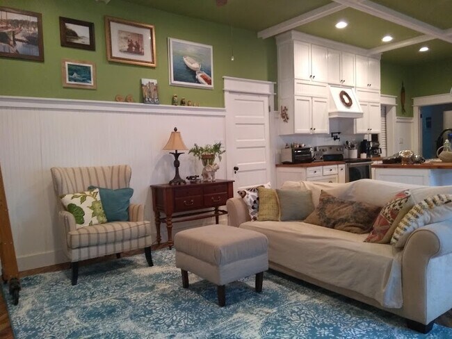 Walk in pantry - 1654 Skyline Dr