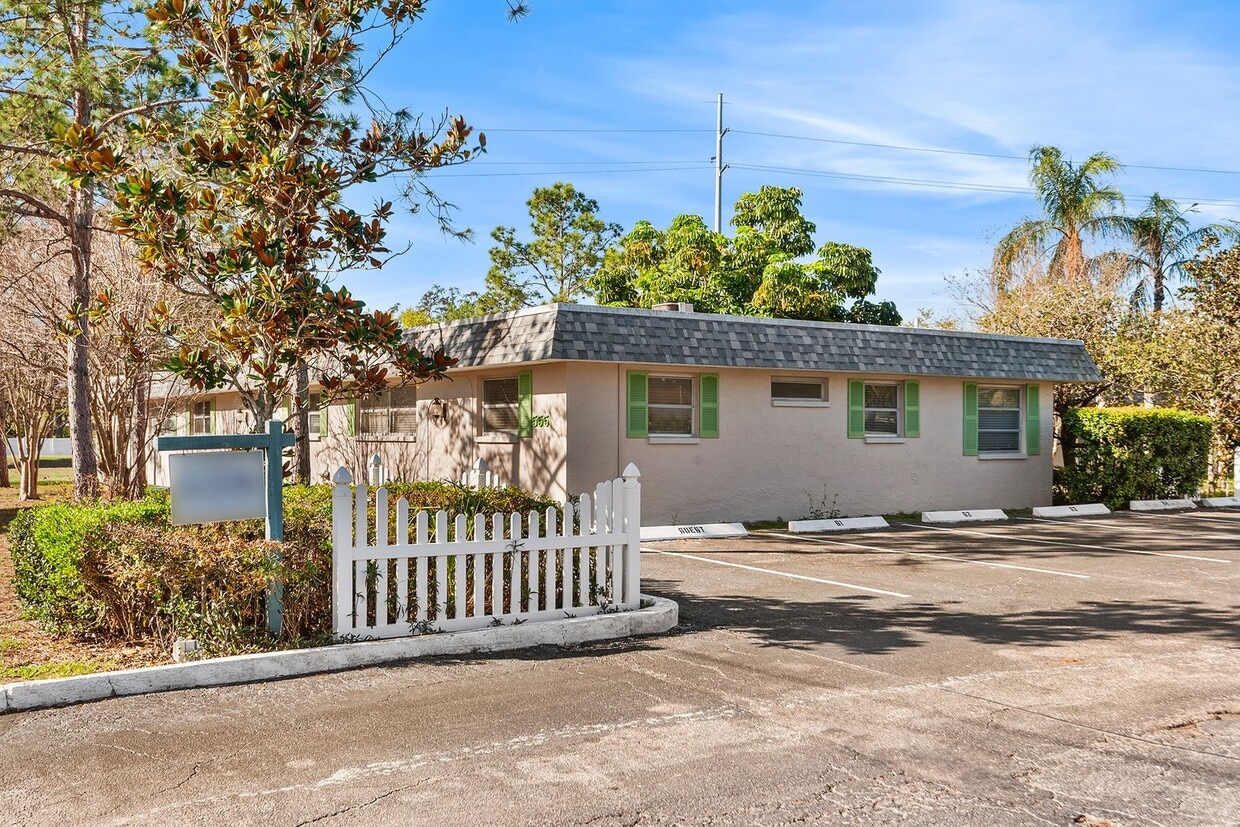 ONE BEDROOM APARTMENT AVAILABLE! - ONE BEDROOM APARTMENT AVAILABLE!