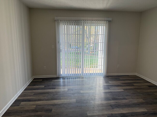 Foto del edificio - 2 BR in Charlestown Square