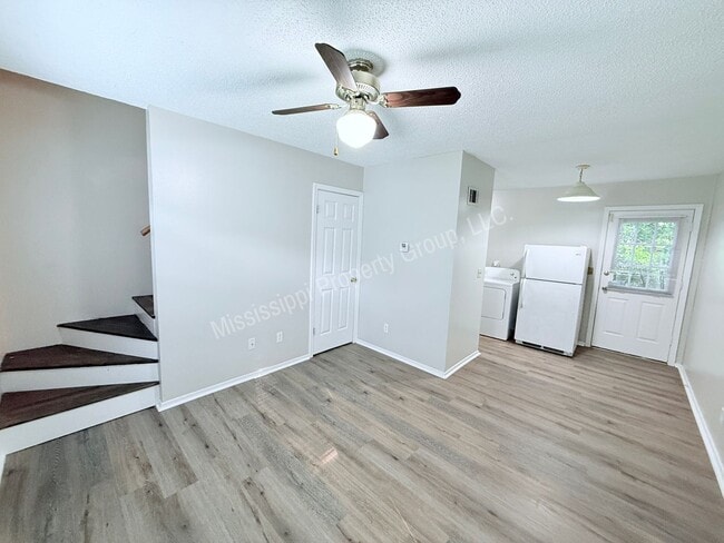 Foto del edificio - 1BR/1BA FOR RENT