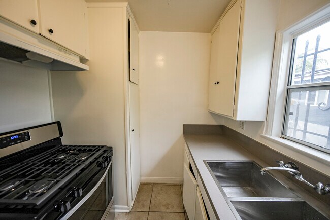 Foto del edificio - 5179 Bangor St