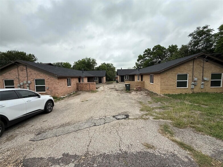 Primary Photo - 1118 Hazelton St
