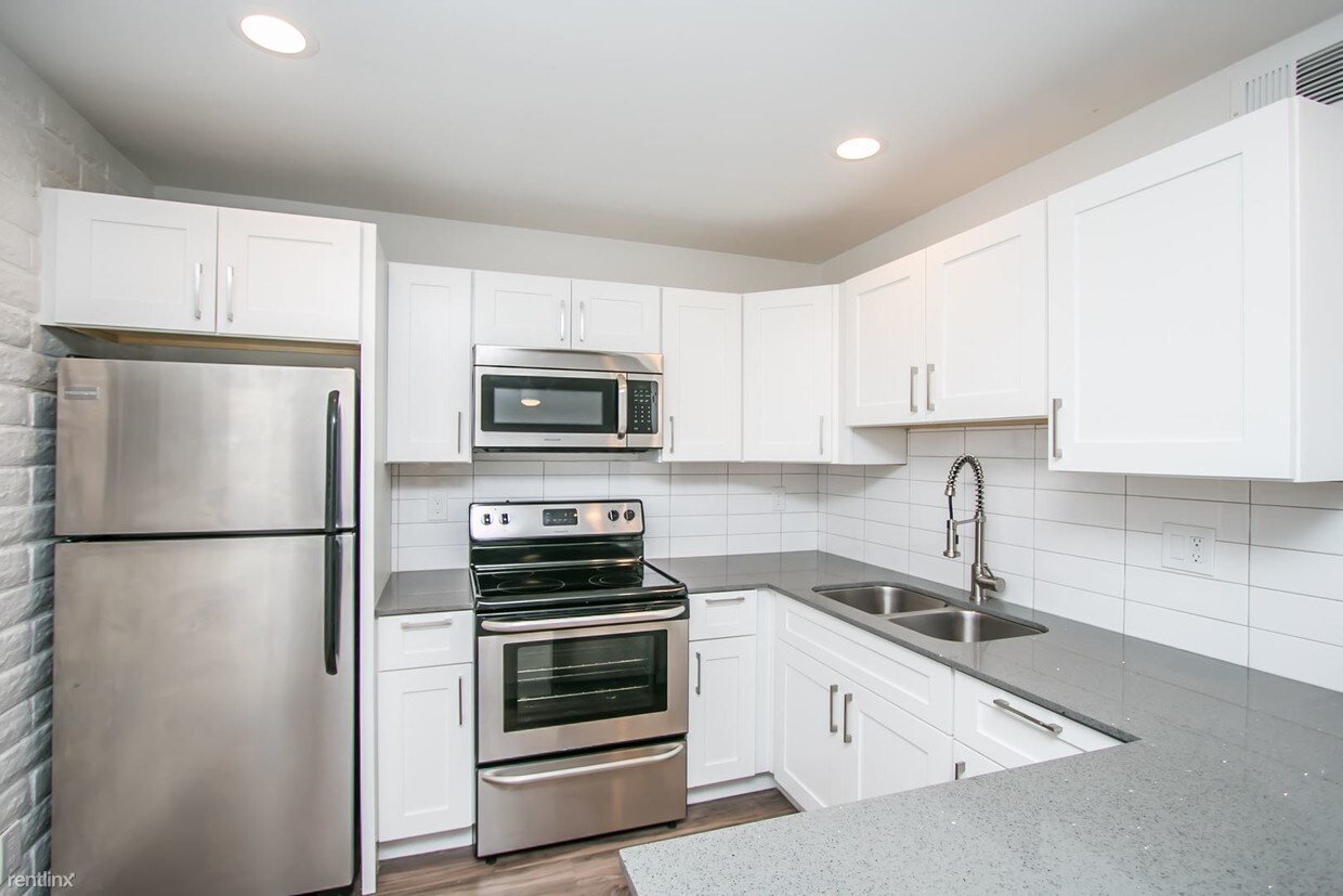Primary Photo - 3836 E Earll Dr