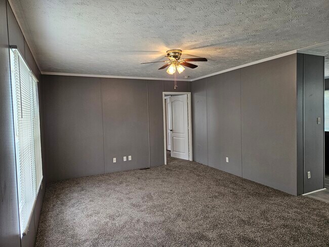 Foto del edificio - 94 Lynnwood Cir
