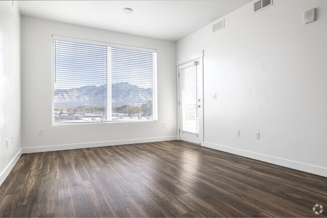 2BR, 2BA - 895SF - Living Room - Meadowbrook Millcreek Apartments