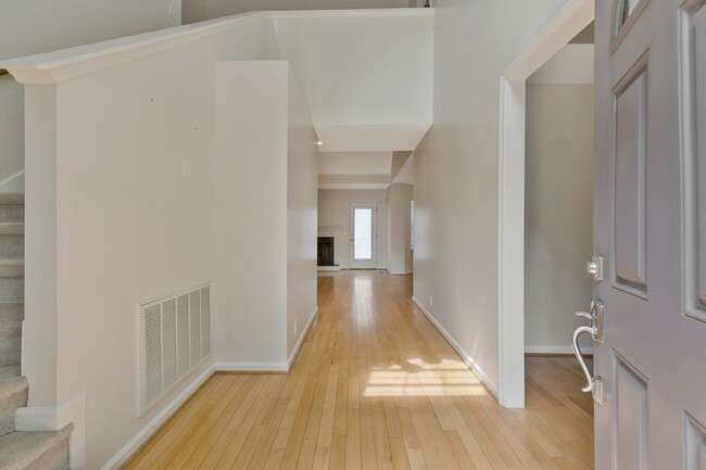 Building Photo - 5204 Catspaw Dr