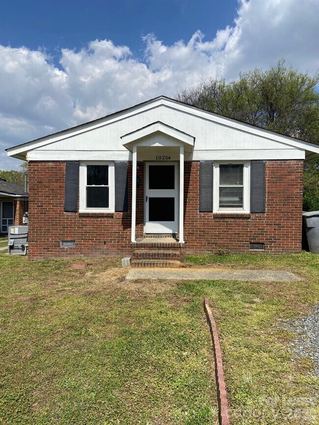 Building Photo - 1020 Rodey Ave