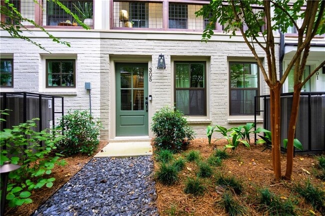 Building Photo - 305 Dilbeck Cir